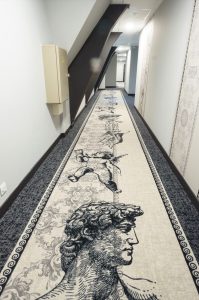 Décoration intérieur des couloirs de l'Hôtel de la Tremblère par Jade & Lou