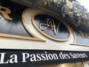 Rénovation de la facade de la Boulangerie Pâtisserie Auroy Villatte par l'agence Jade & Lou