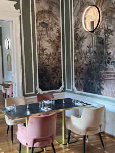 Détails de l'aménagement intérieur de l'Hôtel de la Tremblère par Jade & Lou