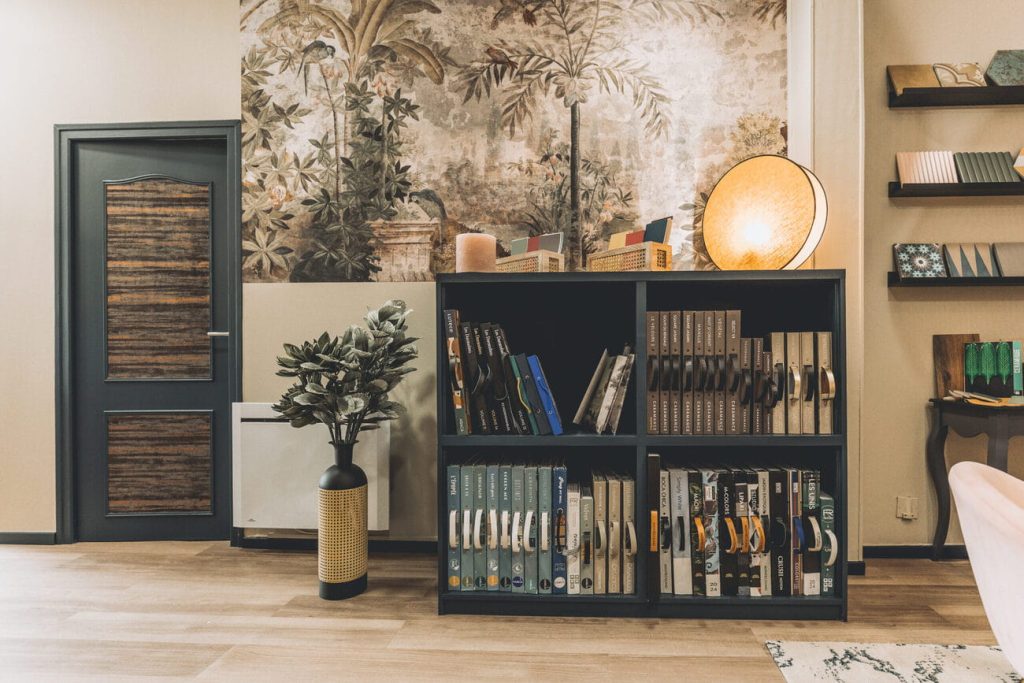 Jade & Lou - Showroom - Sélection de meubles, objets de décoration, papiers peint, etc.
