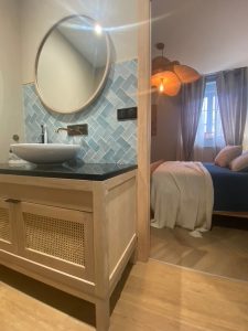 Jade & Lou - Suite parentale chambre, salle de bains et buanderie - salle de bains et chambre