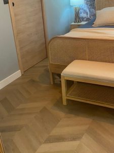 Jade & Lou - Suite parentale chambre, salle de bains et buanderie - parquet de la chambre