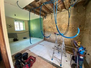 Suite parentale chambre, salle de bains et buanderie pendant les travaux de Jade & Lou