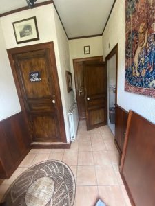 Suite parentale chambre, salle de bains et buanderie avant l'intervention de Jade & Lou
