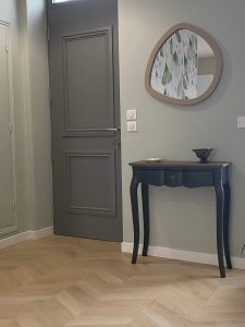Cuisine et espace de vie après intervention de Jade & Lou - Entrée de l'espace de vie