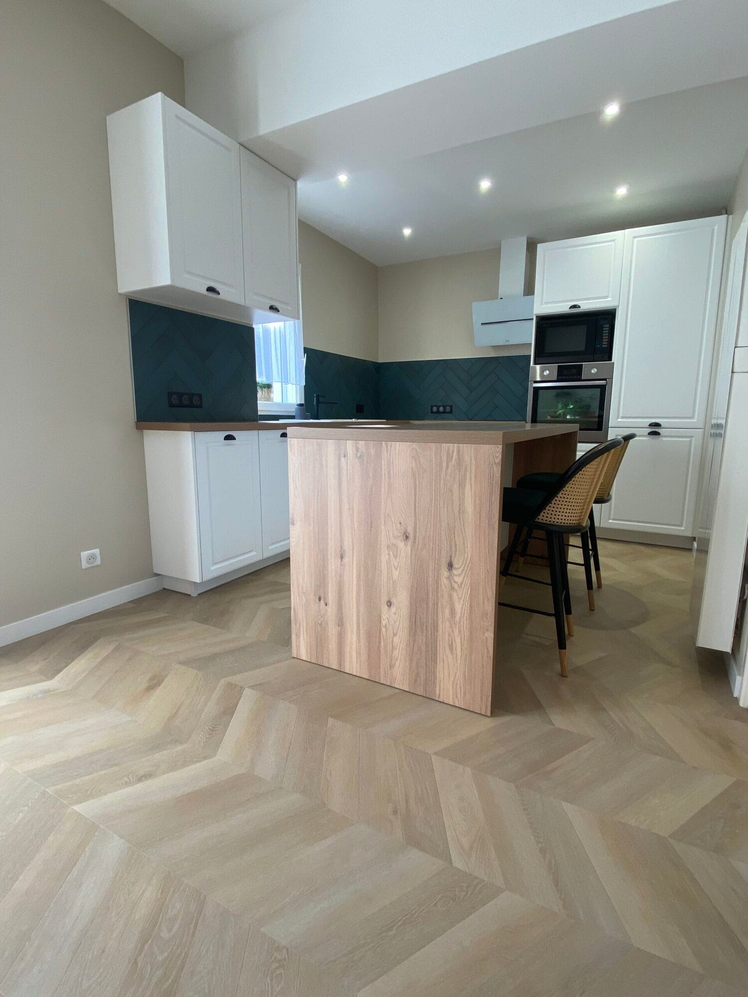 Cuisine et espace de vie après intervention de Jade & Lou - îlot central