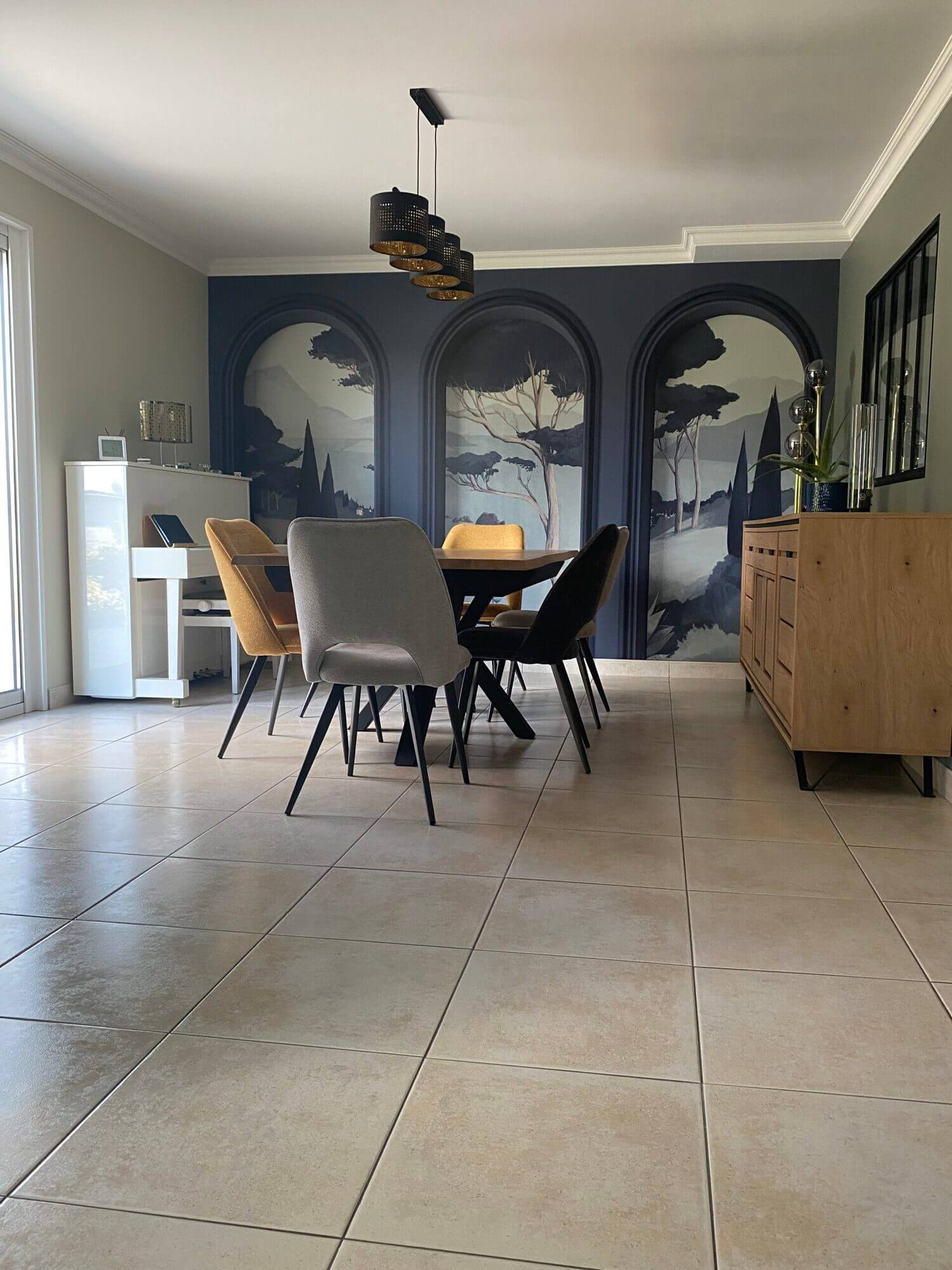 Côté salle à manger, réaménagée par Jade & Lou