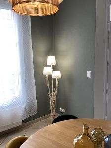 Décoration et lampe pour la salle à manger