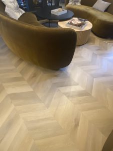 Parquet du salon pour la rénovation par Jade & Lou