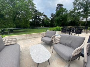 Intervention de Jade & Lou pour la terrasse de l'Hôtel de la Tremblère